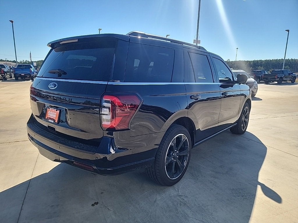 2023 Ford EXPEDITION Base